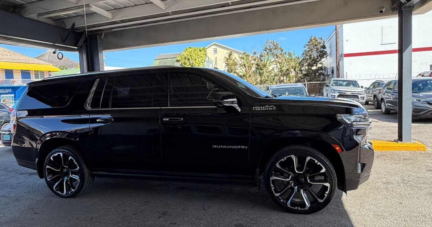 Chevrolet Suburban for Nassau Transportation Airport Transfer Travel Tour Bookings in Nassau, The Bahamas