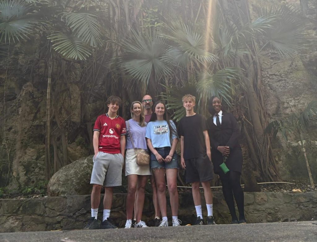 Nassau Airport Transport, private tours, or luxury transportation